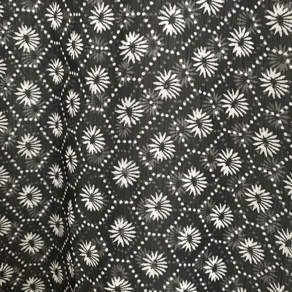 Patterned Sheer Top - Picture 4 of 4
